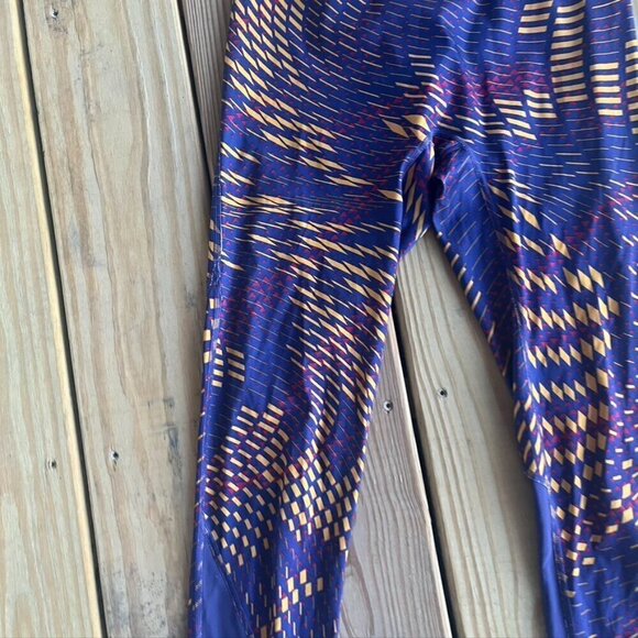 Gym shark geometric leggings Purple Yellow Orange Triangle Small - Picture 4 of 11
